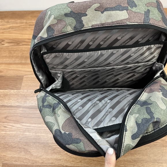 LeSportsac Montana Backpack Camo Removable Laptop Sleeve Insert NEW - Picture 8 of 13